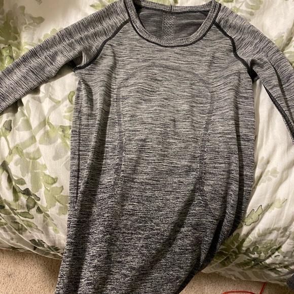 Rare lululemon swiftly tech - Picture 3 of 6